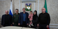 Глава Хасавюрта передал орден Мужества семье погибшего участника СВО Исмаила Алиева - РИА Дагестан