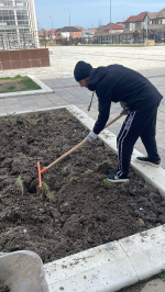 Партийцы приняли участие в субботнике в Махачкале