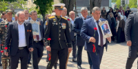 Нариман Асваров возглавил колонну педагогов Дагестана в шествии «Бессмертного полка» - Единая Россия