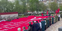 Копию Знамени Победы площадью 300 квадратных метров развернули в Пятигорске - Народное Собрание