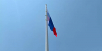 В Каспийске торжественно подняли флаг России - Газета Молодежь Дагестана