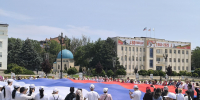 В Махачкале состоялось разворачивание масштабного государственного флага России - Газета Молодежь Дагестана