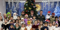 Военнослужащие махачкалинского соединения Росгвардии поздравили с наступающим Новым годом воспитанников социальных учреждений - Росгвардия
