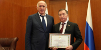 Абдулмуслим Абдулмуслимов вручил награды депутатам парламента Дагестана за эффективное сотрудничество с Правительством - РИА Дагестан